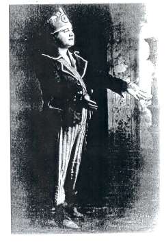Click for an enlarged image - Gigli as Piccolo Marat
